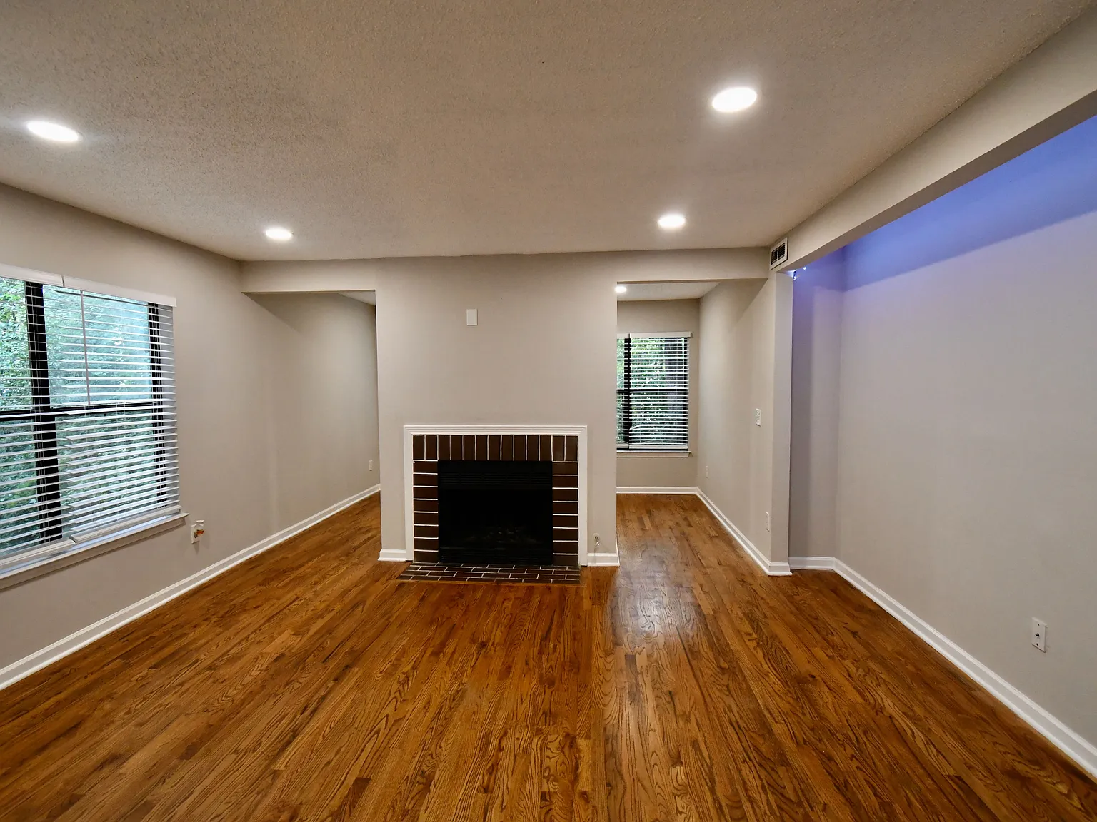 3 bed, 1400 sqft, $1,895 — Photo 2