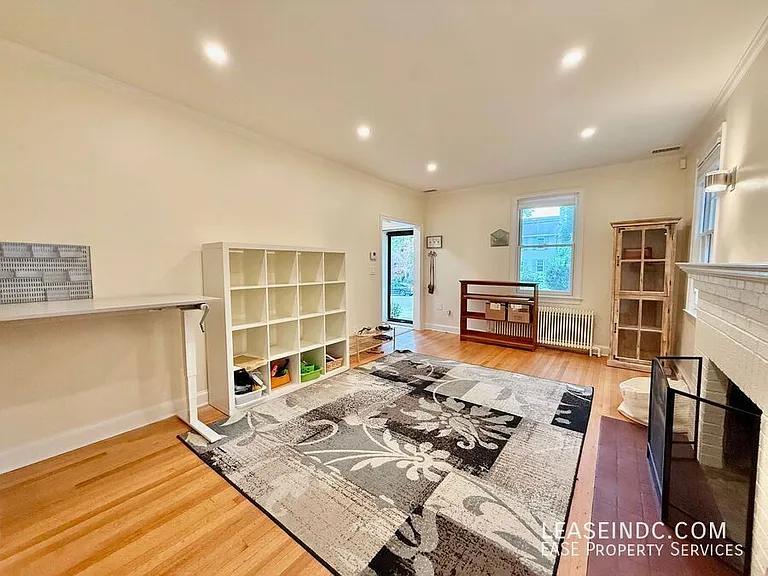 4825 Butterworth Pl NW — Photo 10