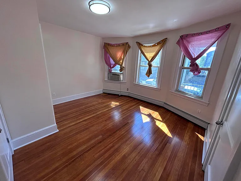 190 Chestnut St — Photo 6