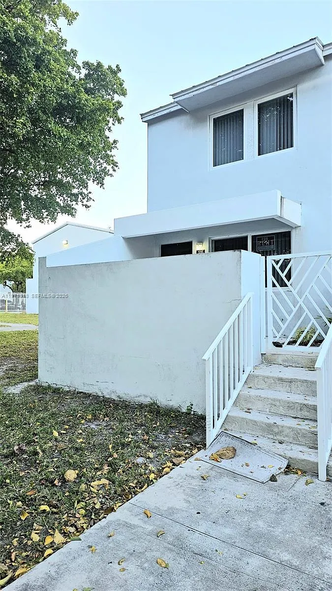 Building Photo - 535 NW 19th St #369