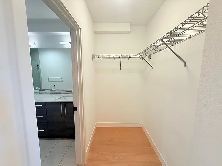 722 Summit Ave E — Photo 12