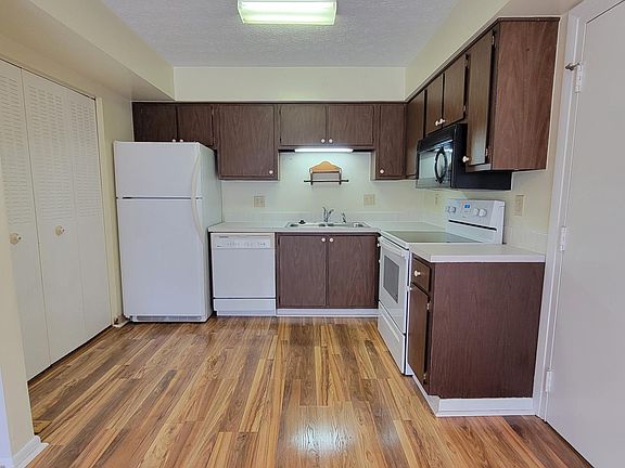Kitchen, door to garage on right side