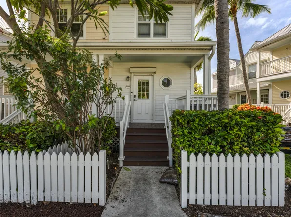 5110 Sunset Village Dr, Duck Key, FL 33050