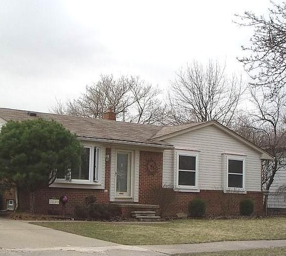 1st image of 22321 Larch St