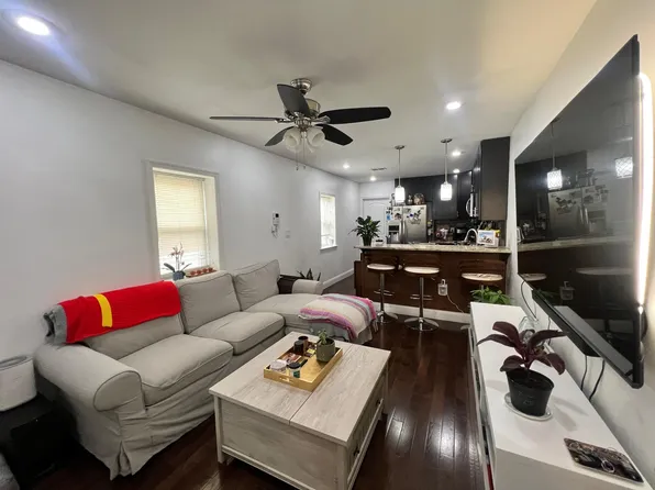 1621 Brown St, Philadelphia, PA