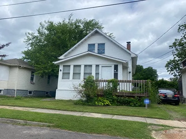 21 Holly Ave, Clementon, NJ 08021