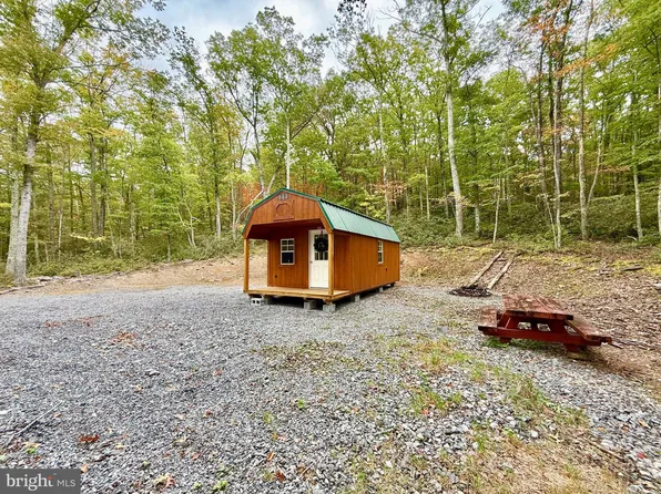 72 Spruce Shadows Ln, Riverton, WV 26814