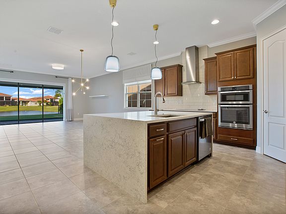 4th image of 13043 Stanthorne Ave