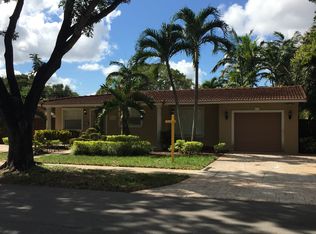 13948 Lake George Ct, Miami Lakes, FL 33014