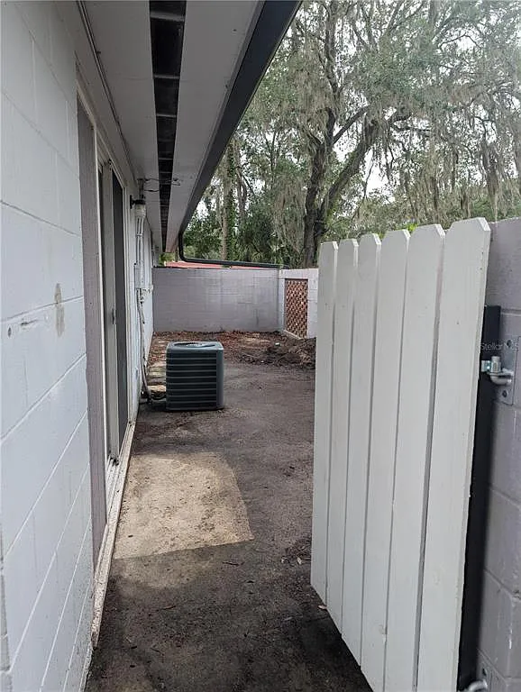 2 bed, 1.0 bath, 777 sqft, $1,200 — Photo 2