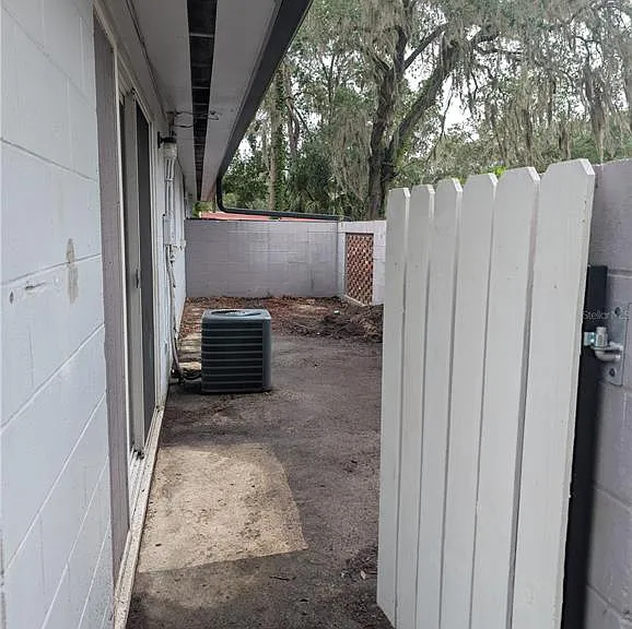 803 NW 40th Ave — Photo 2