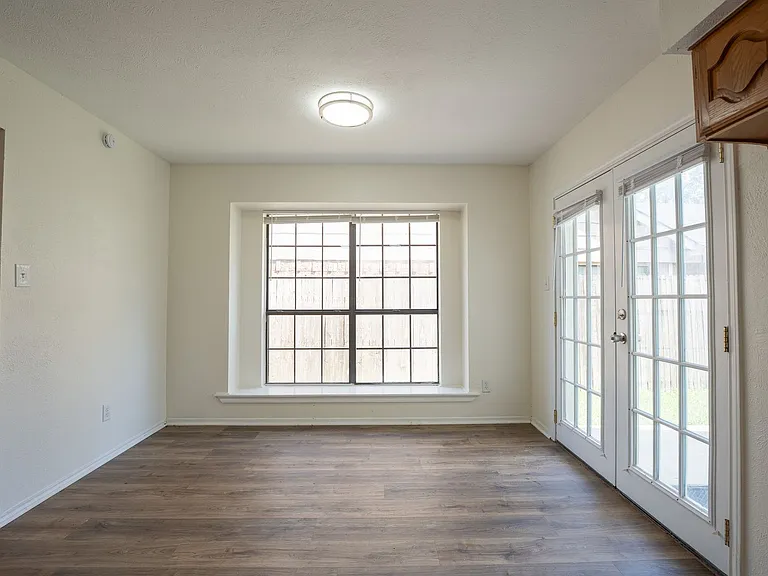 1513 Liberty Ln — Photo 5