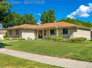 6805 Emerald Shores Dr, Troy, MI 48085