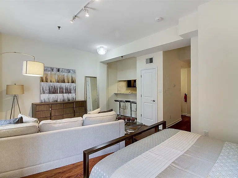 227 Columbus Dr #204B — Photo 5