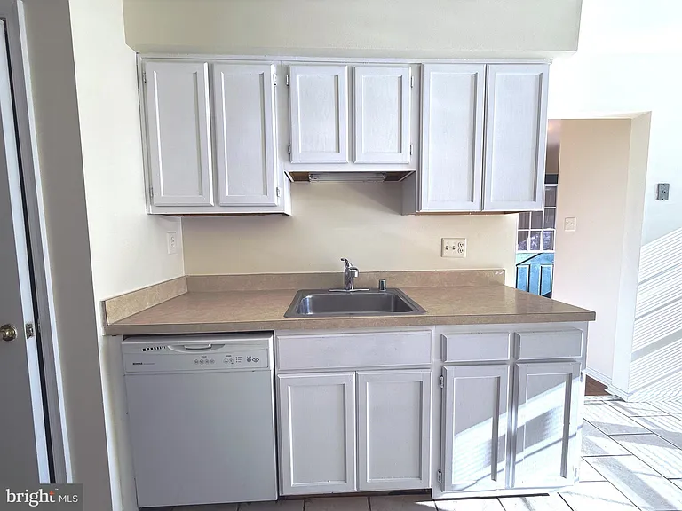 11 Wimbledon Ct — Photo 6
