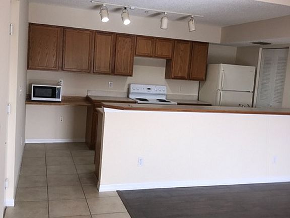 4th image of 9909 Westwood Dr Unit 36
