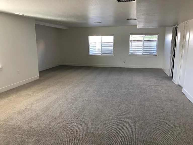 493 W Woodland Rd — Photo 31