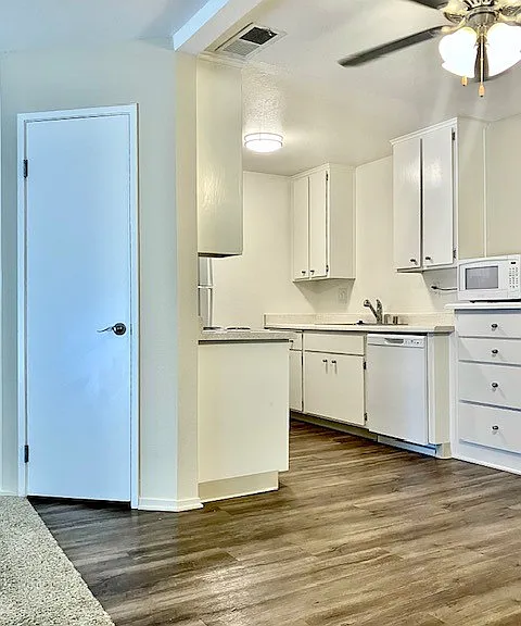 Cowell Terrace Apartments — Photo 11