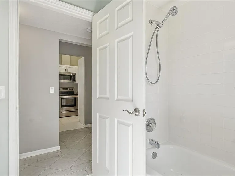 406 S Bayview Blvd #1 — Photo 24