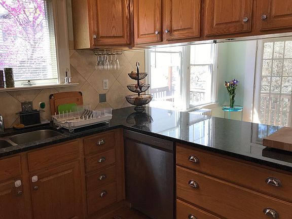 Kitchen and breakfast bar