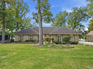 152 Overlake Dr, Lake Orion, MI 48362