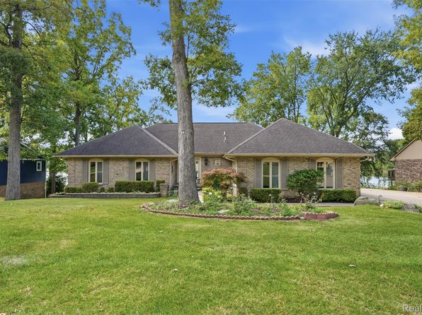 152 Overlake Dr