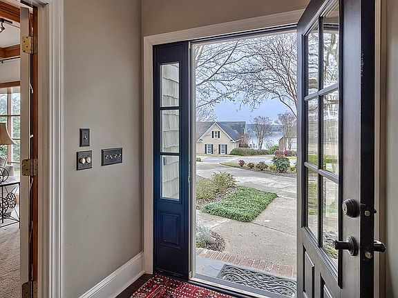 5th image of 118 Lake Vista Dr