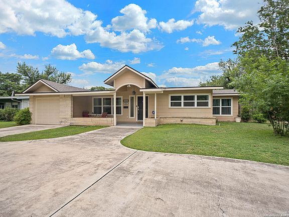 3rd image of 643 ROBINHOOD PL