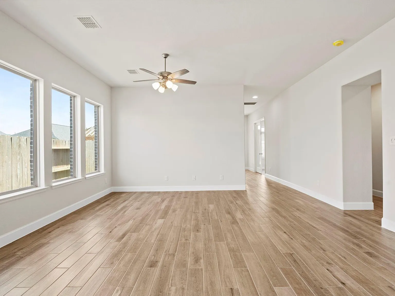3 bed, 2.5 bath, 1743 sqft, $2,100 — Photo 4