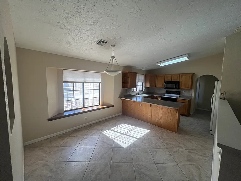 112 Smoketree Ave S — Photo 5