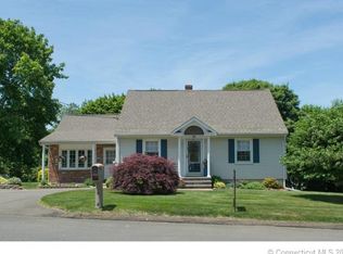 8 Sunset Rd, East Haven, CT 06512