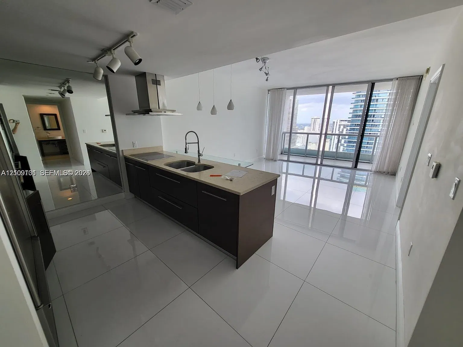 Icon Brickell Condo No 3 — Photo 4