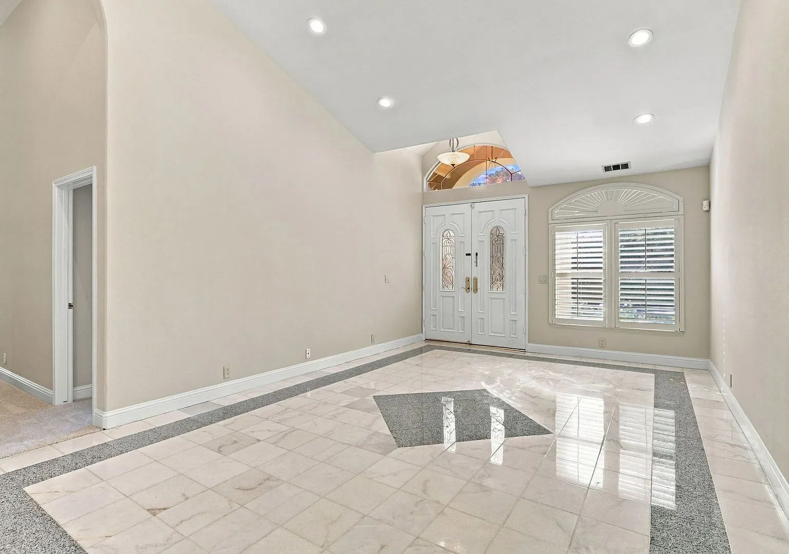 Beautiful 5 Bedroom Saratoga Home — Photo 4