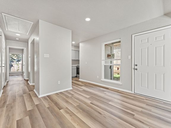 Dining/entry
