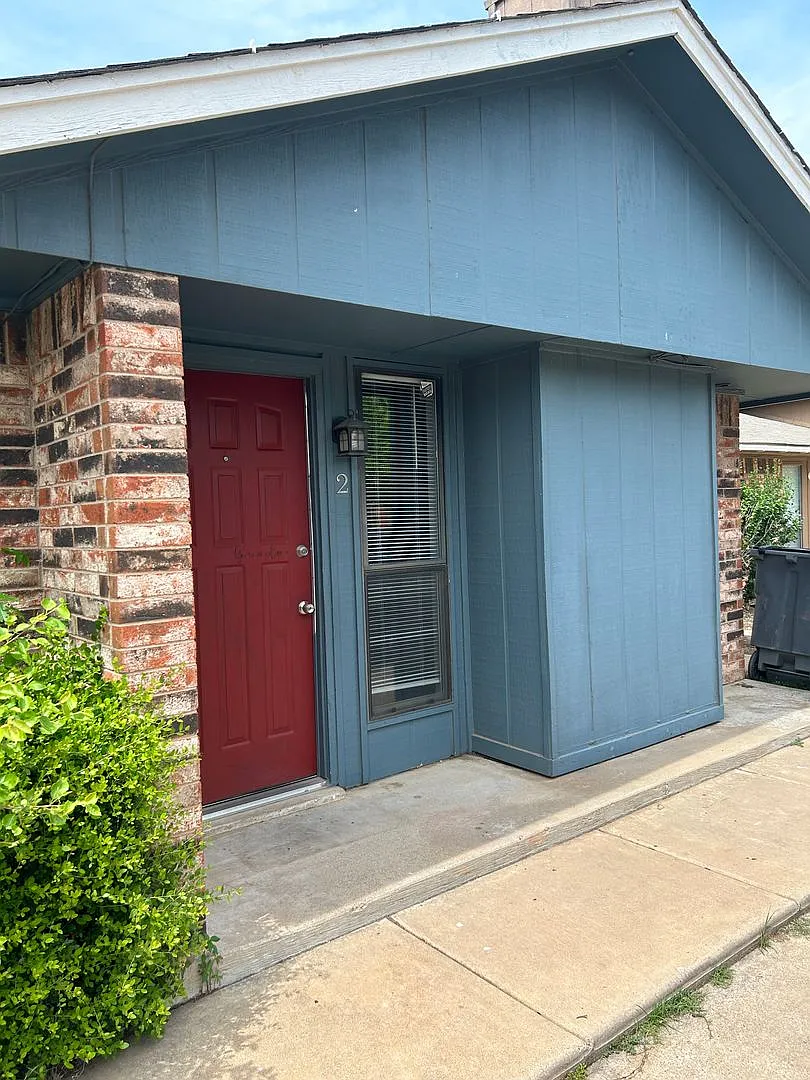 910 NE Tortoise Drive — Photo 1