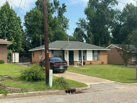 3rd image of 1105 Oakbrook Dr