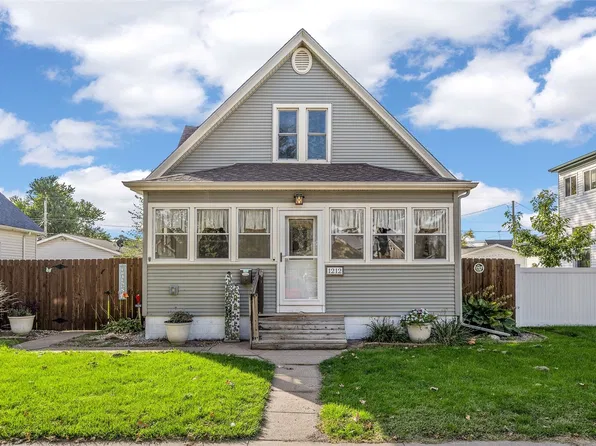 1212 K St SW, Cedar Rapids, IA 52404