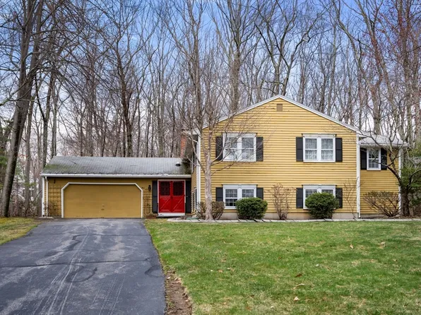 3 Briarcliff Dr, Hopkinton, MA 01748