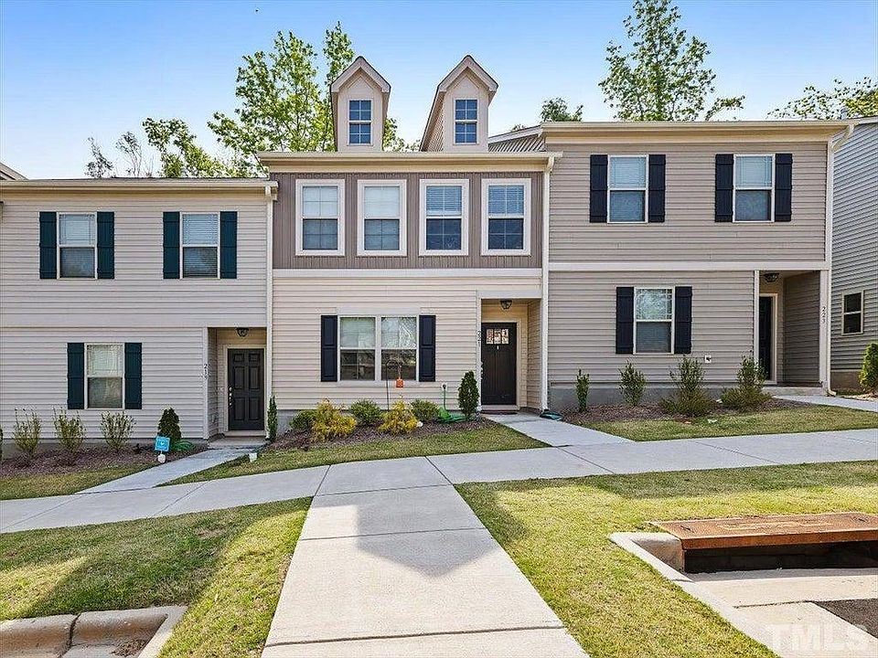 Luxury living. Private Entrance, 2 parking spots.