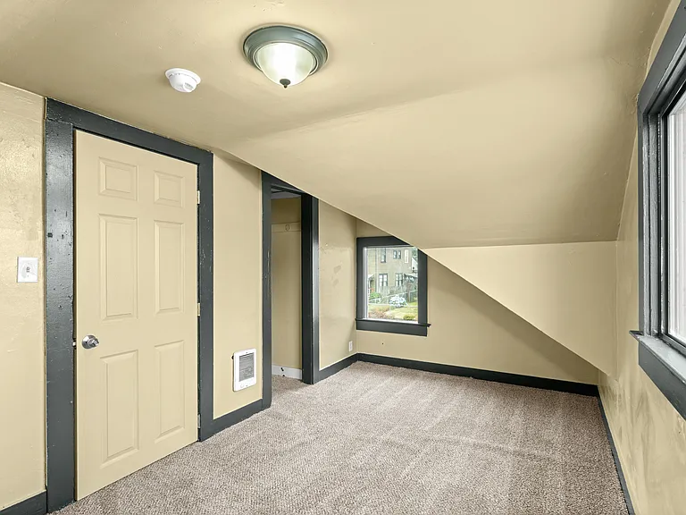 121 N D St — Photo 10