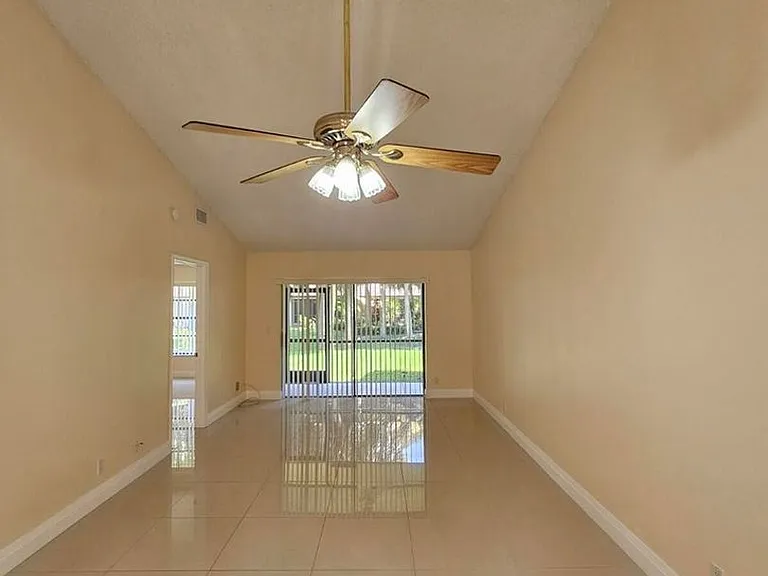 480 Hardwood Pl — Photo 6