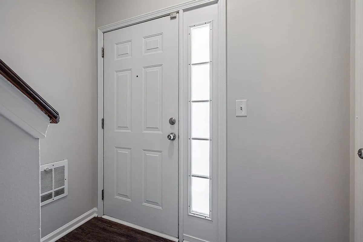410 Spring Heights Ln SE — Photo 2