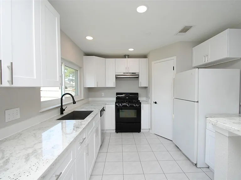 22831 John Rolfe Ln S — Photo 12