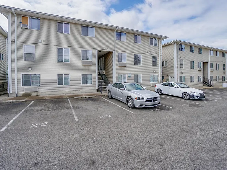 Beverly Rose Apartments — Photo 65