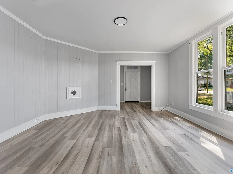 109 5th Ave NW — Photo 9