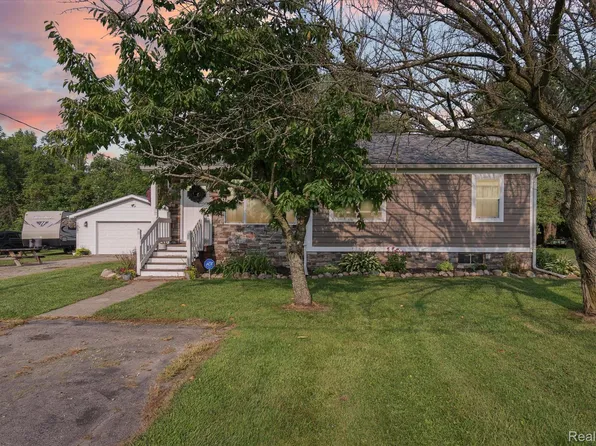 3945 Mentel Rd, Monroe, MI 48162