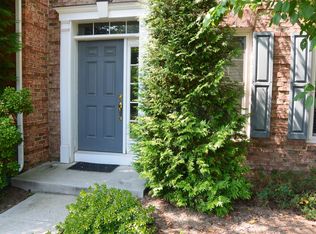 2413 Huntington Park Dr, Alexandria, VA 22303