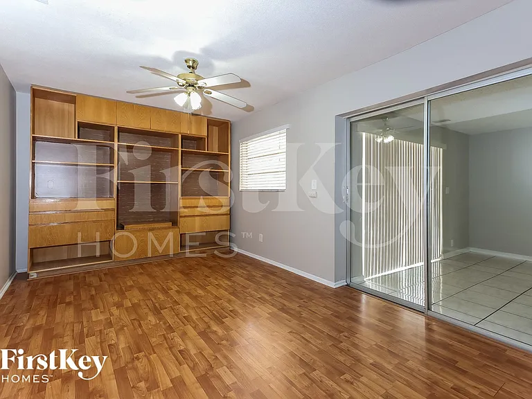 6871 NW 12th St — Photo 5