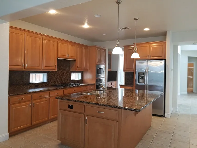 199 N Alta Dena St — Photo 9