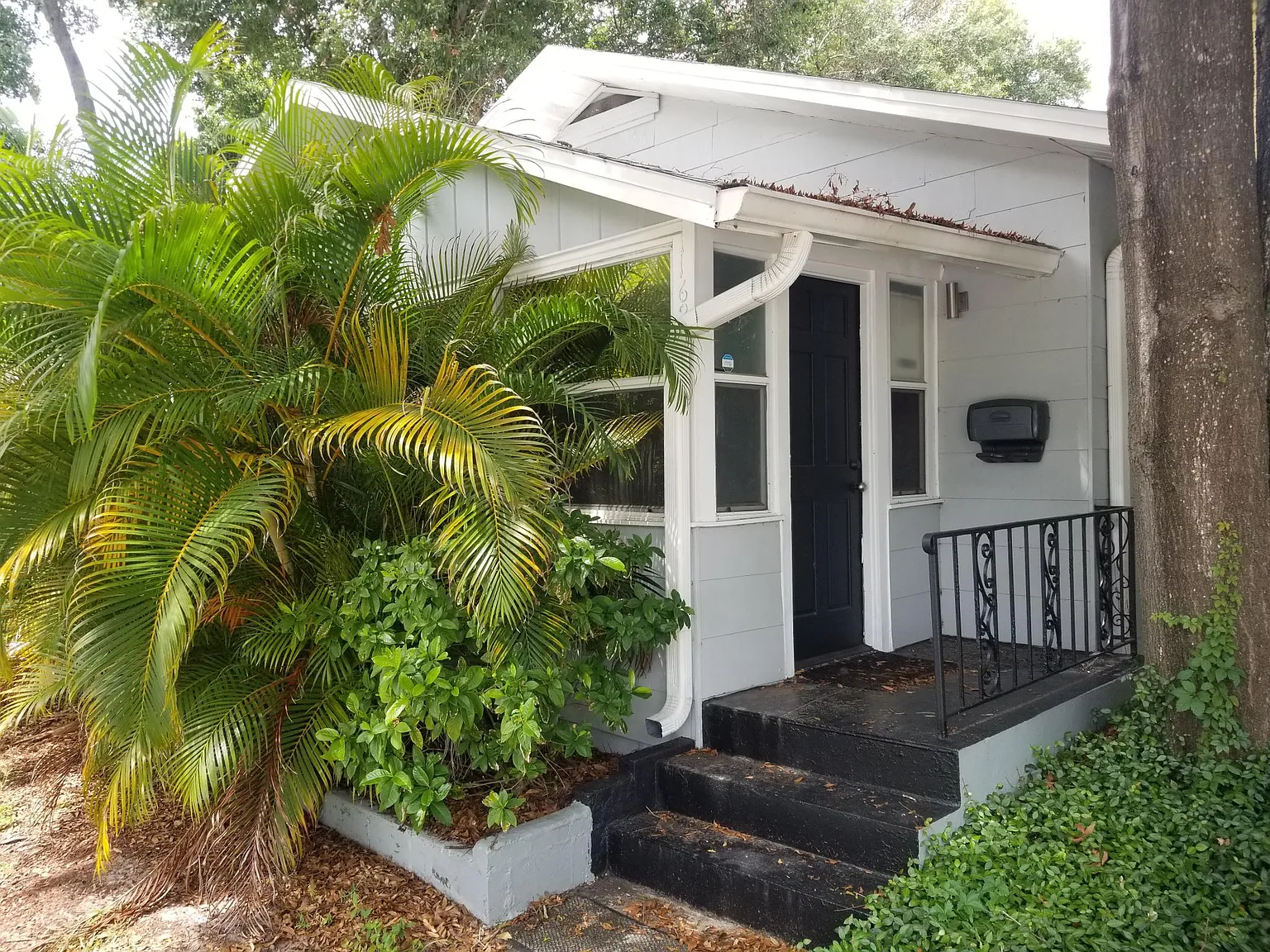 1162 Highland St N — Photo 1